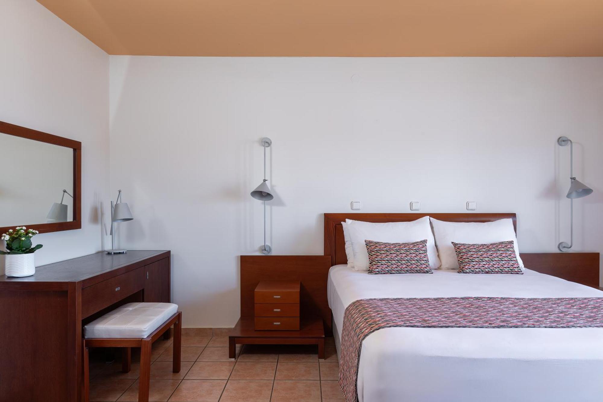 Flisvos Royal Hotel & Suites Толон Екстериор снимка